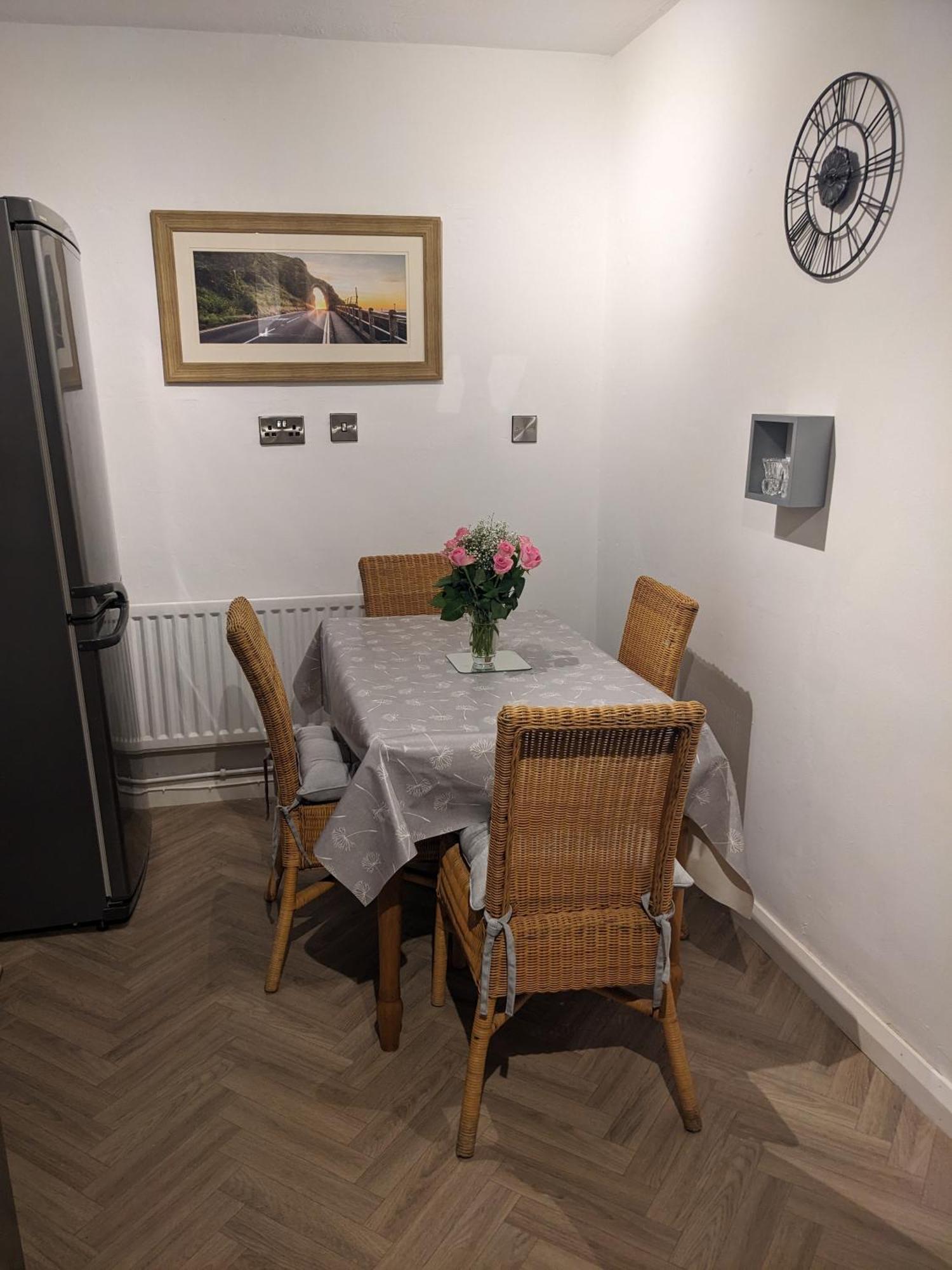 Cosy Cottage With Sea & Mountain Views 카를로이 외부 사진